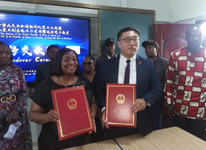 中國(guó)駐利比里亞使館向利政府捐贈(zèng)一所光伏電子教室，由中企承建