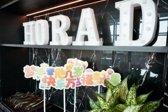 员工生日会 | 秋风如约，共贺生辰